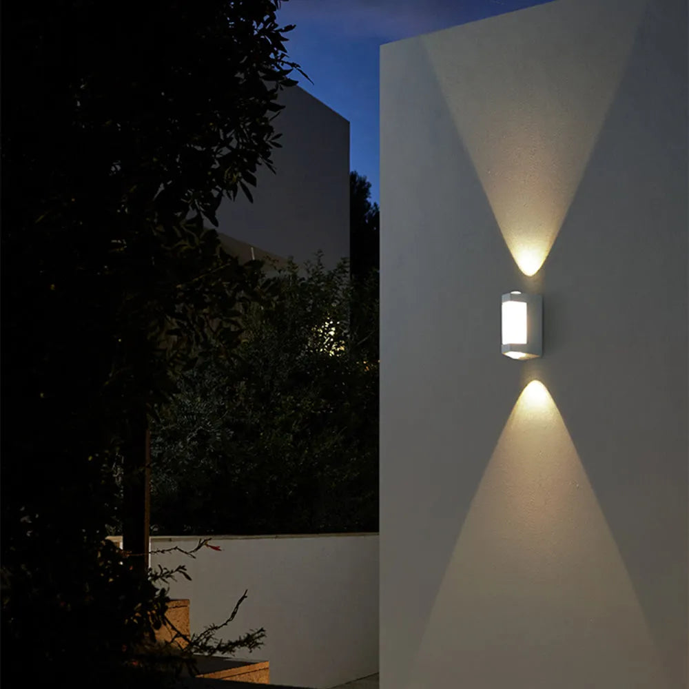 Arandela Alvoren Nórdica Cima Baixo Exterior Branco/Preto