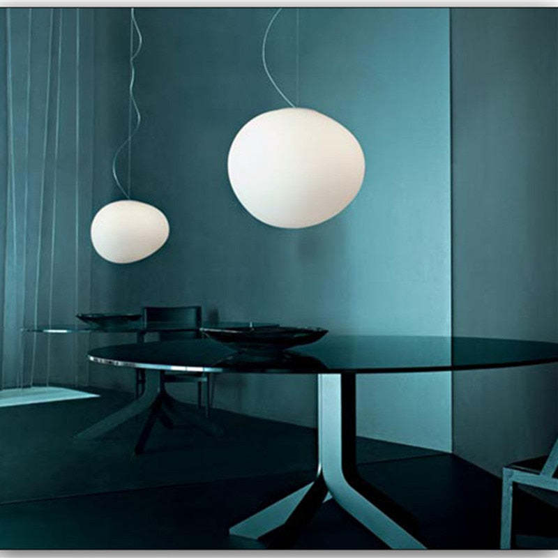 Luminária Pendente Elvora: Vidro Elegante em Formato de Ovo Flutuante