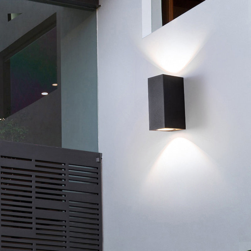 Luminária de Parede Externa Quadrada Minimalista Koraq, Preta