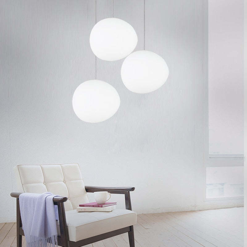 Luminária Pendente Elvora: Vidro Elegante em Formato de Ovo Flutuante